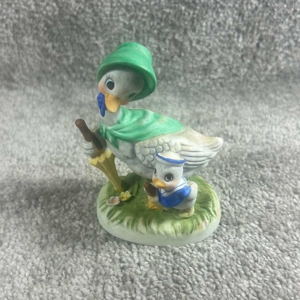 Napco Figurine Mother Goose Gosling C-8821 Porcelain Vintage Japan
